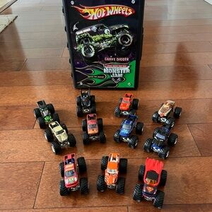 Hot Wheels Monster Jam Trucks and Carrying Case